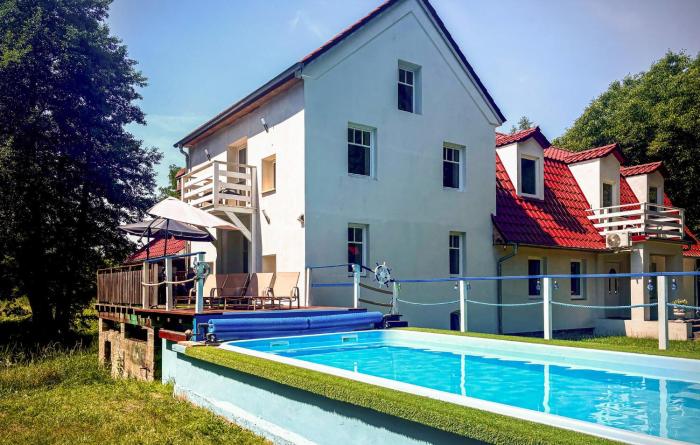 Nice Home In Nowogród Bobrzanski