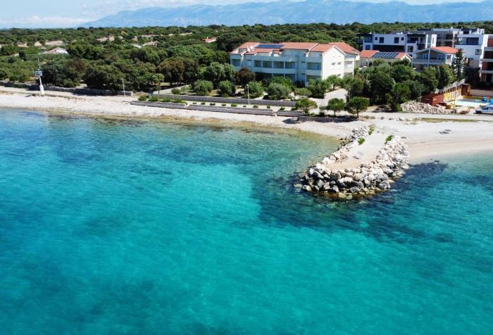 Lili Rose Mandre - Sea View & Beach 70m, Family Apartments