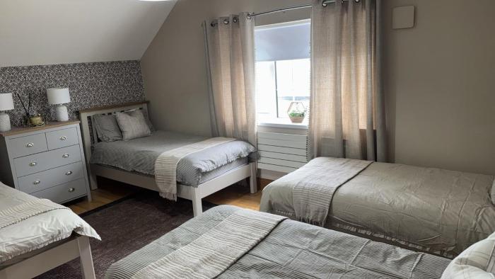 Dernvale House - Single room -sleeps 4