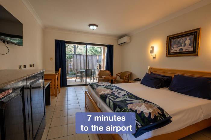 Novena Palms Motel