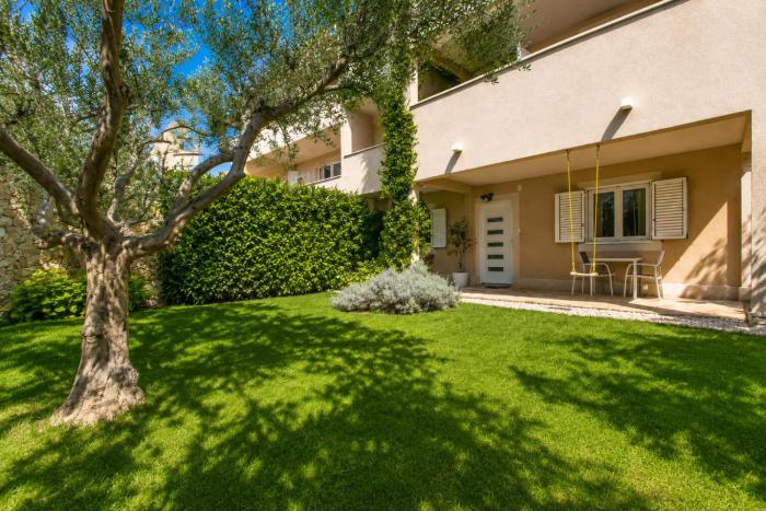 Perfect for Families with Kids,Free Garage Parking & Child-Friendly Amenities,Split