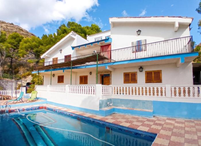 Picturesque Villa in Chulilla with Private Pool