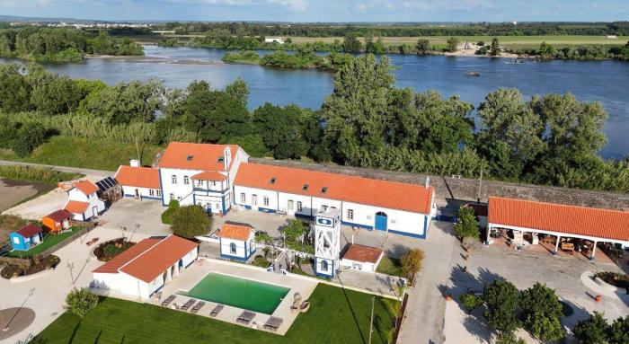Marchanta Riverside Hotel