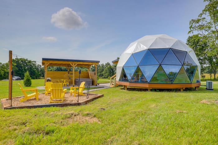 Butler ‘Pop Culture Camp’ w Private Hot Tub & BBQ