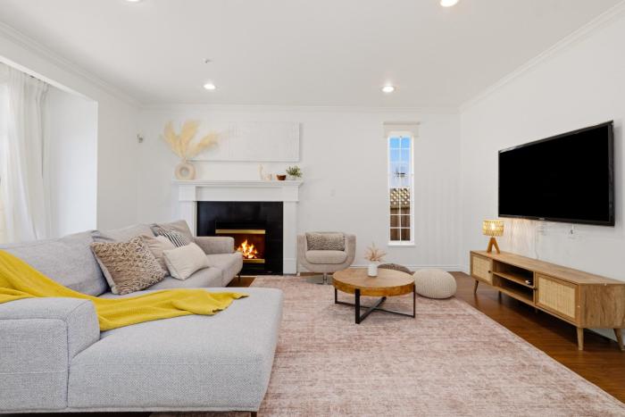 Charming 5BR House near Skytrain&Airport&Park&Shop