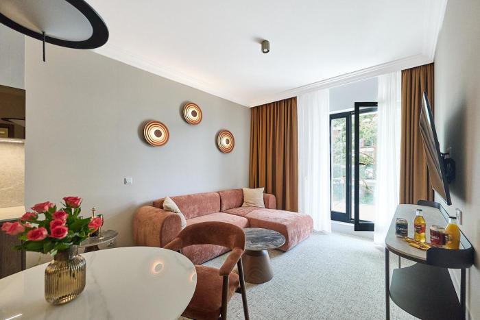Golden Hour Apartments- Maroon