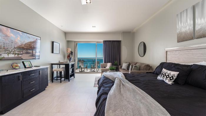 One 1507C: Sunset Paradise Ocean View