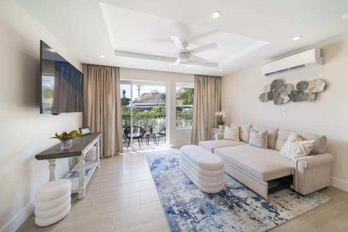 Coral Beach 101 2BR 2BR West Coast Condo, Pool, Rooftop, Beaches