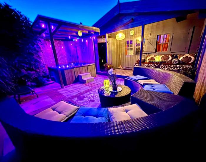 1001 Nights Luxury Spa Oasis with private jacuzzi sauna and garden between Amsterdam Haarlem and Schiphol Airport