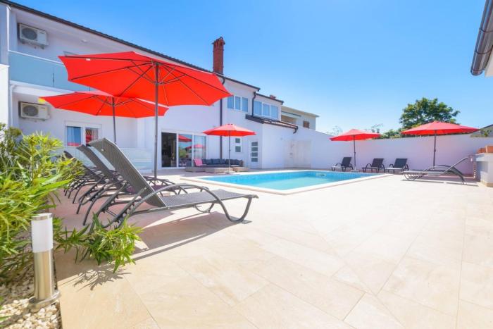 Family friendly house with a swimming pool Valbandon, Fazana - 27707