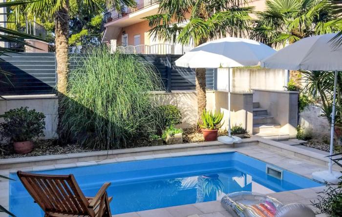 Awesome Home In Podstrana