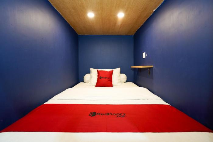 Reddoorz Hostel near Malang Train Station 3