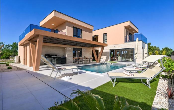 Amazing Home In Zaton