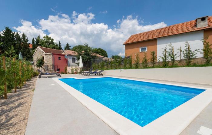 Lovely Home In Benkovac