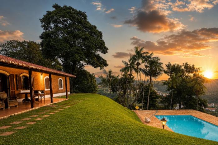 Vista Linda de Serra Negra Piscina e Lareira