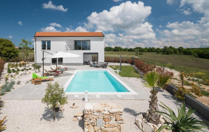 Luxurious Home In Barat
