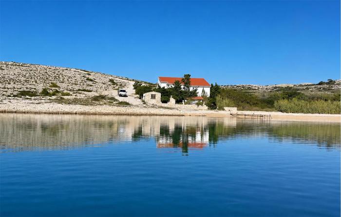 Nice Apartment In Smokvica With Wifi