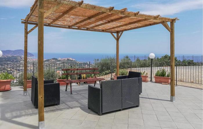 2 Bedroom Stunning Home In Imperia