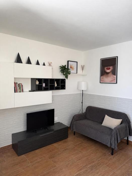 2-Bedroom Apartment 1-Minute Walk to the Beach