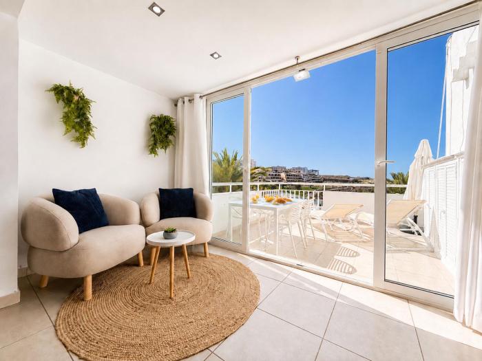 Elegant Sunny Terrace by Olax Rentals