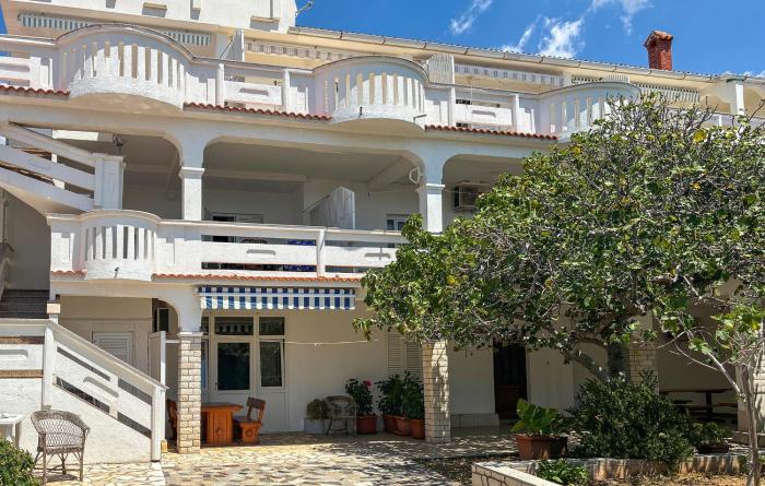 2 Bedroom Cozy Apartment In Kustici