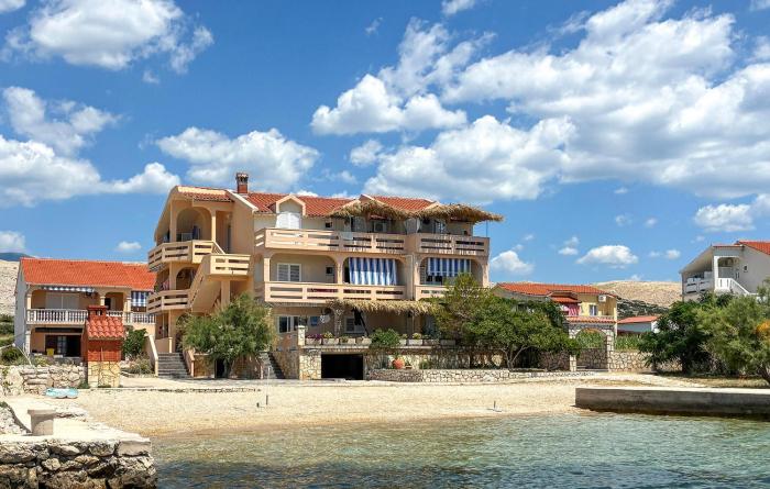 Lovely Apartment In Kustici With House Sea View