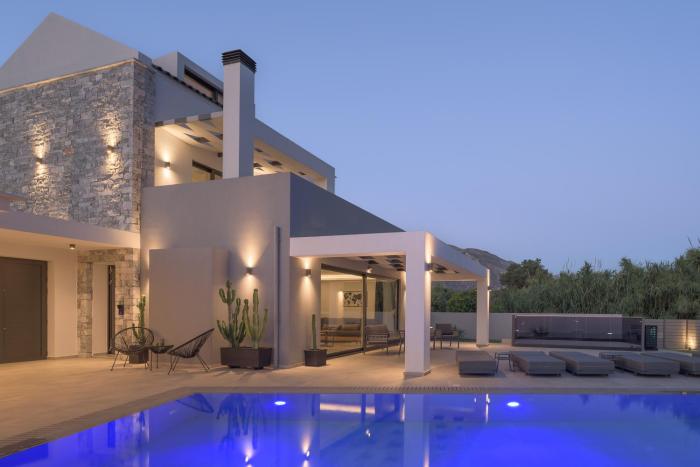 Del Sur Luxury Villa, Heated Pool & Utter Privacy, By ThinkVilla