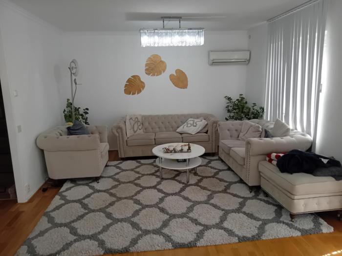 Entire house 3 sleeping rooms and 2 toilets