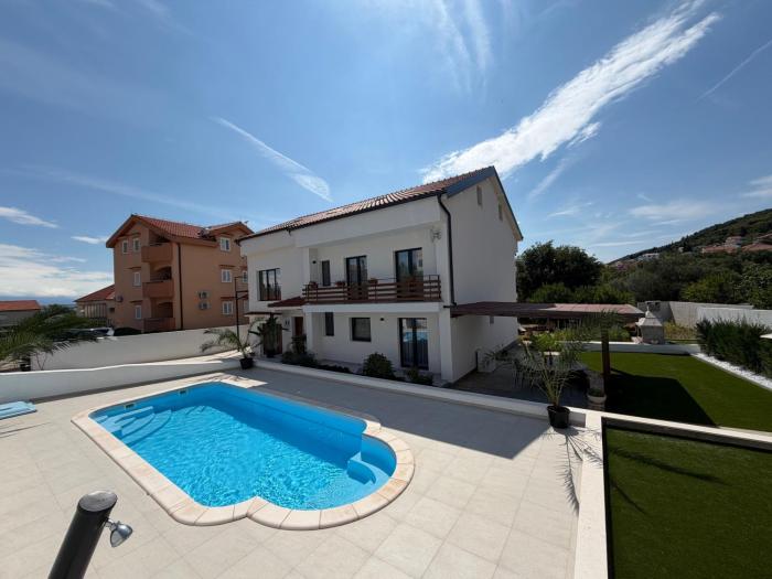 Apartman Ana with POOL