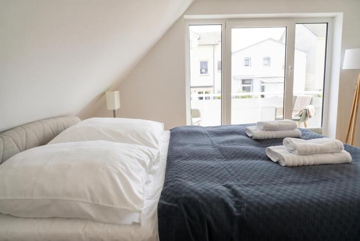 Moderne und gemütliche Dachgeschosswohnung mit Balkon, zentrale & ruhige Lage, 500m zum Strand