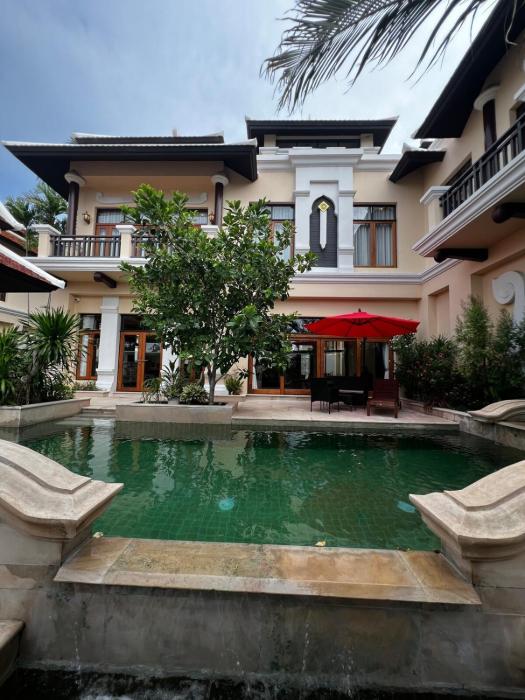 Luxury pool villa Pattaya