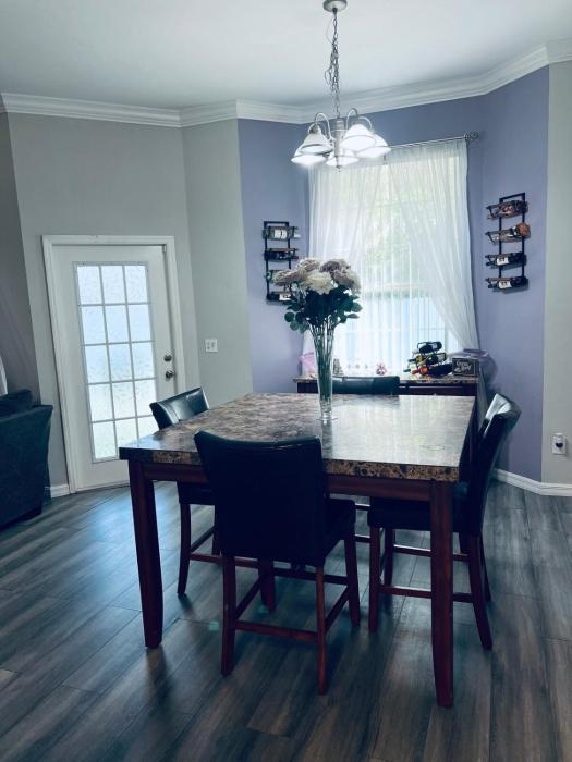 The Victorian Suite near UF, HCA, and VA Hospital