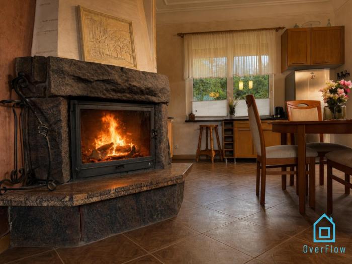 NaWypasie Grand Apartment with Fireplace Beautiful Garden SUP Board and Just 30 Minutes from Gdańsk and Gdynia
