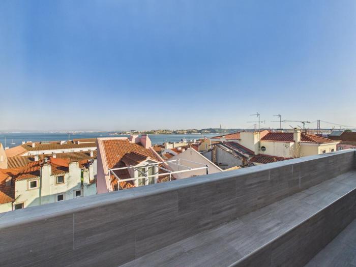 2BR Terrace with Tagus View - Air-Conditioned | By Airnest