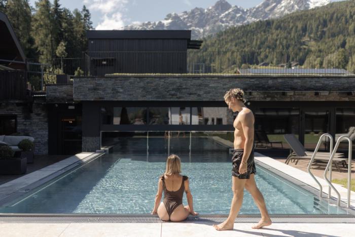 Aparthotel Familiaris - Family Apartments - Pools & Spa in Dolomites