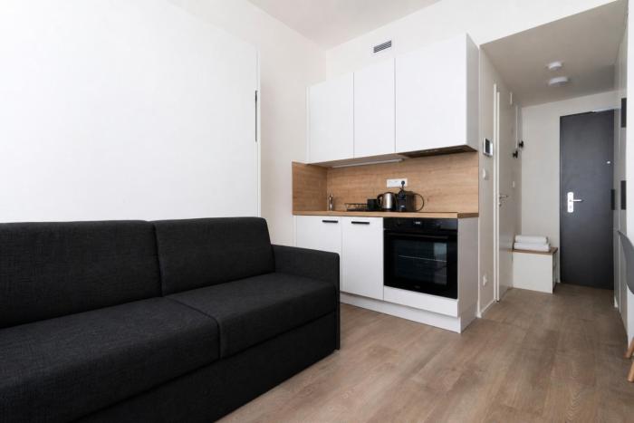 Onsite Free Parking Spot, 1GB speed WiFi, AC