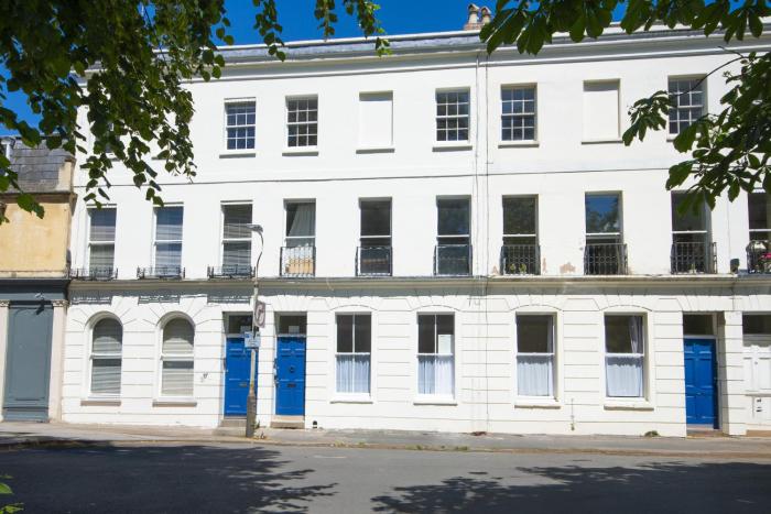 Stylish Two Bed Apartment on Montpellier Spa Road