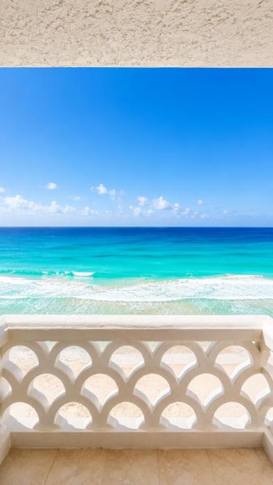 Estudio con vista al mar Caribe