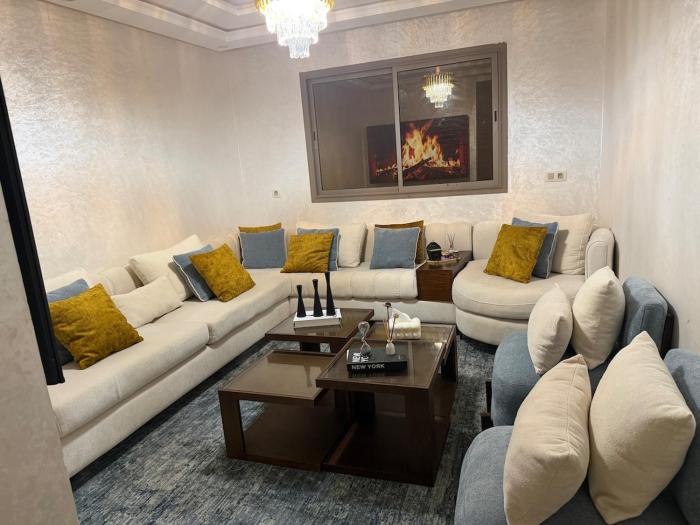 Fully equipped apartment, 2 bedrooms and living room