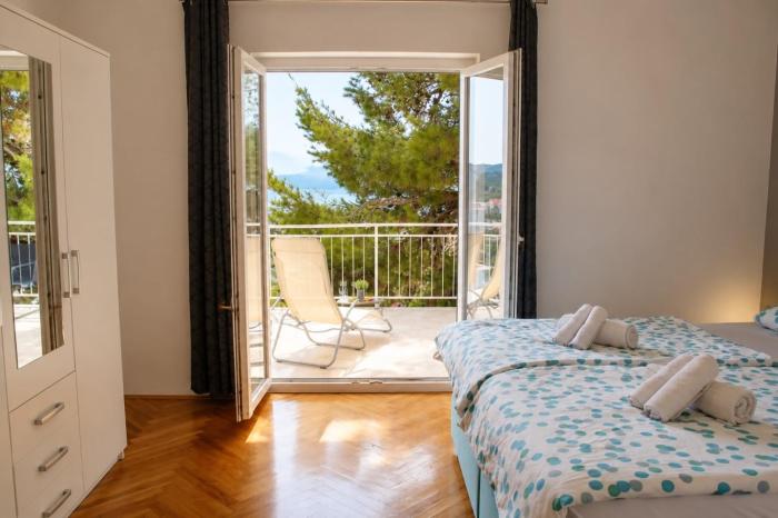 Apartments with parking space Primosten - 27863