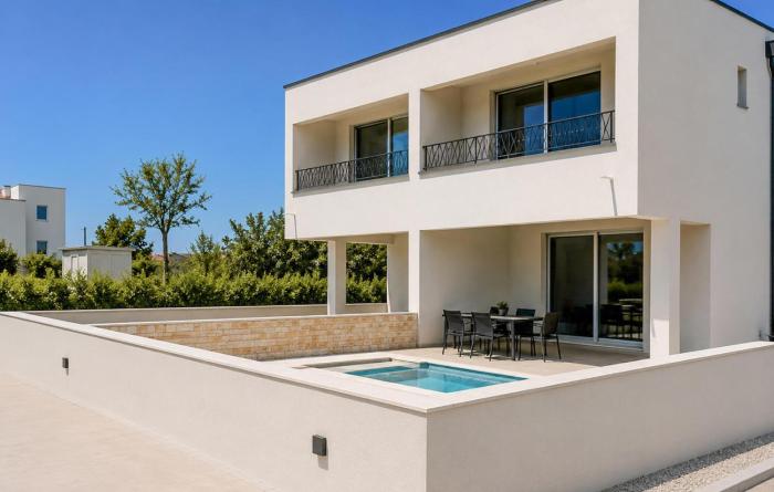 Amazing Home In Privlaka