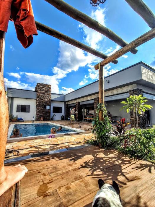 Casa com piscina aquecida e área gourmet