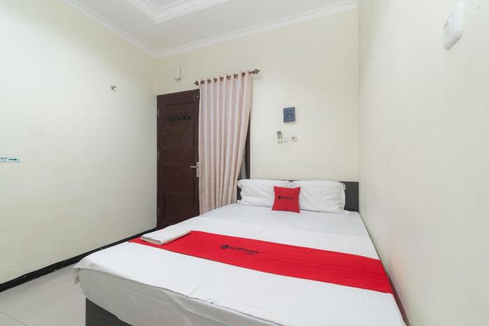 RedDoorz Syariah @ Ketintang Surabaya