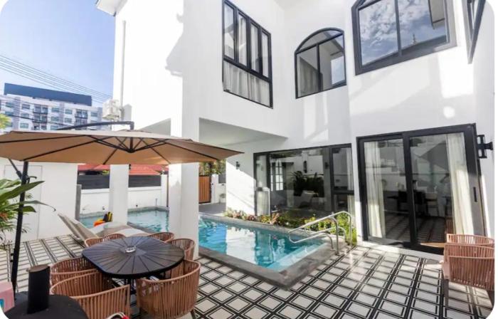 6 Bedroom Waterfall Pool Villa, Near Arcadia- Lune&Palm Pool Villa