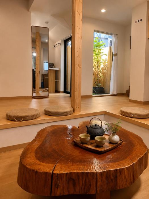 Direct Train to Namba & Shinsaibashi Traditional Japanese Machiya Private Garden