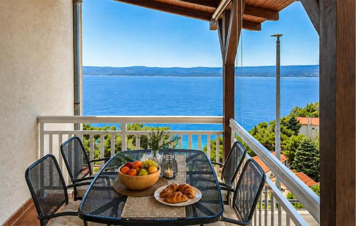Nice Apartment In Mimice With Wifi