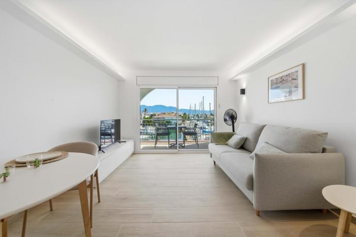 AwayDays - Studio 100m from the beach with WIFI