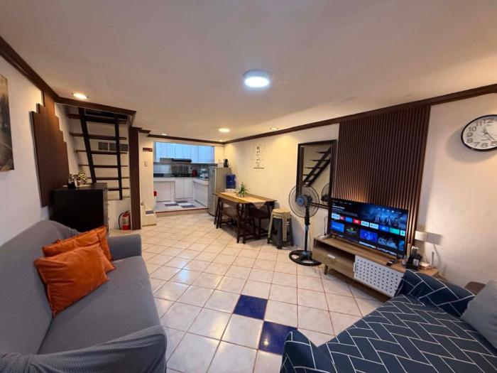 CheapEntireHouse Mel Place in Mandaue with Netflix for 5pax or more