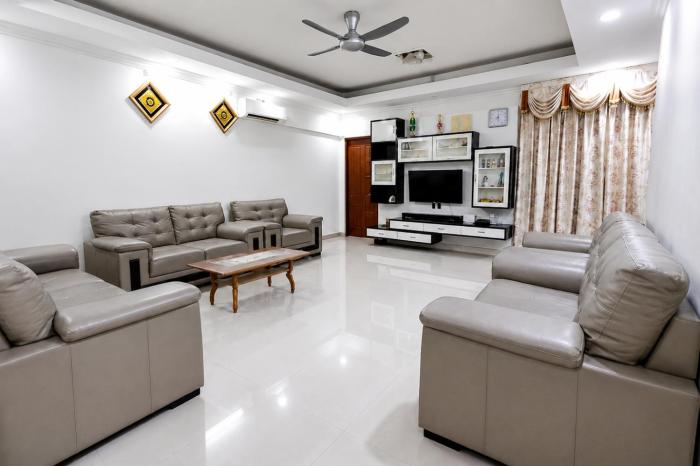 Spacious 4BR Home Near Beach & Airport Tanjung Aru