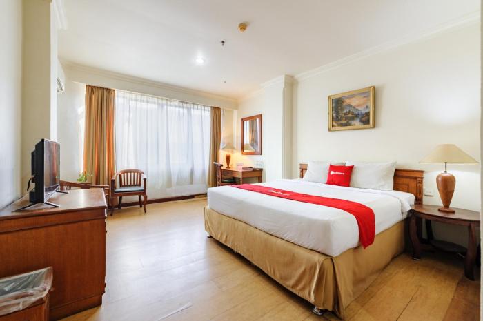 RedDoorz Hotel Budi near Palembang Indah Mall